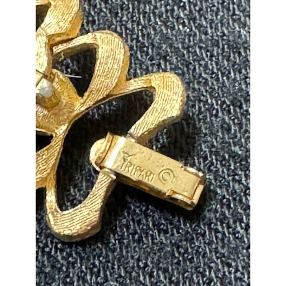 Vintage 1960's Crown Trifari Gold Tone With Faux Pearls Bracelet - Picture 6 of 8